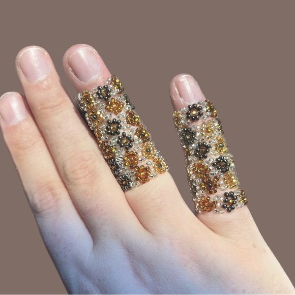 1pc / 12pcs Beaded Flower Stretchy Elastic Ring - Bronze, Copper, Brown tones - Picture 4 of 10